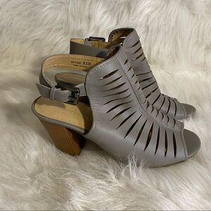 Chinese Laundry Shoes Women’s Size 8.5‎  Heel Buckle Strap Gray Open Toe